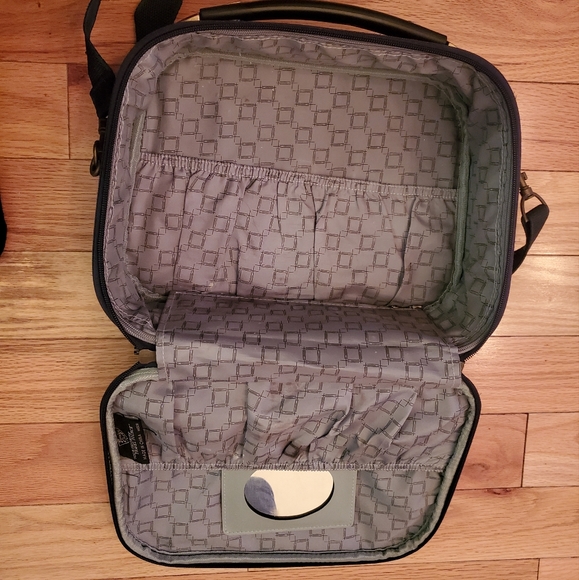 Cosmetic Travel Bag - Picture 3 of 7